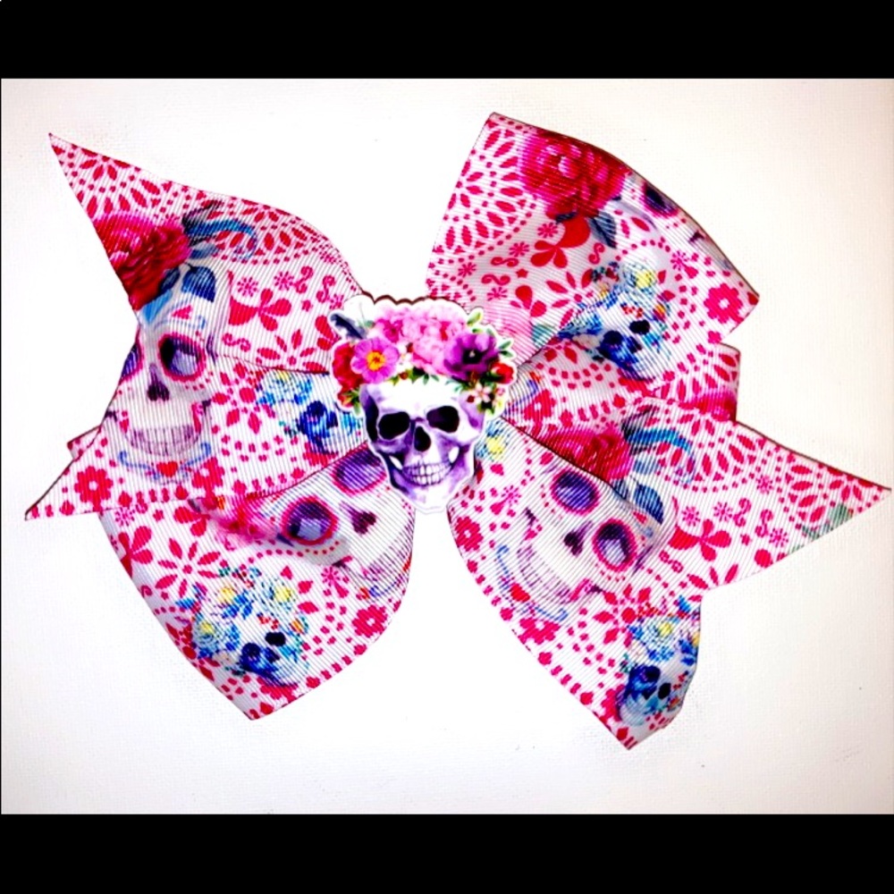Large Skull Bow ✨FREE SHIPPING ON 5+ BOWS✨